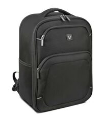 Roncato Gateway Zaino Underseat RO416262 Dimensioni : cm 40x30x20 Materiale :  robusto poliestere. Caratteristiche  : Spallacci gommati e traspiranti. Tasca principale organizzata con elastici per abbigliamento e tasca per piccoli oggetti. Tasca frontale e tasca lateraler porta borraccia. Passante asta trolley posteriore. Maniglia superiore.