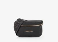 Mario Valentino Marsupio VBS7UE54G Linea : Miramar Caratteristiche Altezza: 12 cm Lunghezza: 22 cm Larghezza: 9 cm Unico scomparto interno , con una tasca aperta e una chiudibile con cerniera Tasca antiscippo Doppia Tracolla Materiale esterno: Ecopelle 100% Materiale interno: Ecopelle 100%