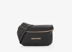 Mario Valentino Marsupio VBS7UE54G Linea : Miramar Caratteristiche Altezza: 12 cm Lunghezza: 22 cm Larghezza: 9 cm Unico scomparto interno , con una tasca aperta e una chiudibile con cerniera Tasca antiscippo Doppia Tracolla Materiale esterno: Ecopelle 100% Materiale interno: Ecopelle 100%