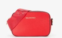 Caratteristiche Altezza: 12 cm Lunghezza: 19 cm Larghezza: 7 cm Unico scomparto interno con una tasca aperta e una chiudibile con cerniera Doppia tracolla removibile Materiale esterno: Ecopelle 100% Materiale interno: Ecopelle 100%