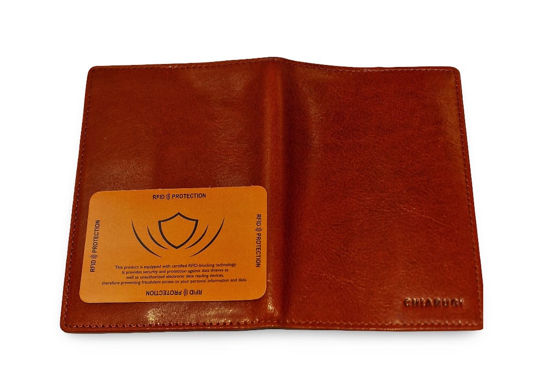 Chiarugi Porta Passaporto in Cuoio con 3 spazi porta Carte di Credito RFID - immagine 4